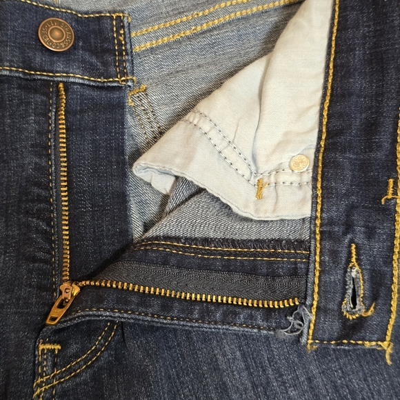 Levis Jeans Womens Size 6 W28 L32 Blue Classic Bootcut Dark Wash Denim MidRise - Picture 13 of 16